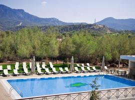 Korineum Golf & Country Club & Residences，位于Ayios Yeoryios的酒店