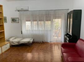 Casa al mare con 5 posti letto，位于泰拉奇纳的酒店