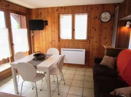 Studio cabine avec balcon et parking, à 2 pas des télécabines de Morillon - FR-1-629-74，位于莫里永的酒店