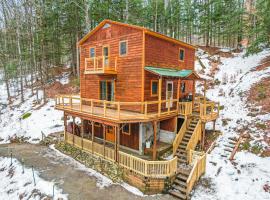 River Road Treehouse Retreat，位于沃伦斯堡的酒店
