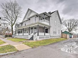 Niagara Falls Townhome Near Wineries!，位于尼亚加拉瀑布的酒店