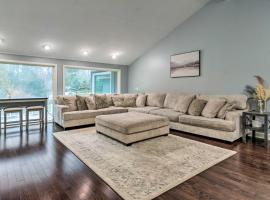 Spacious Rochester Home with Heated Pool and Hot Tub!，位于罗切斯特的酒店