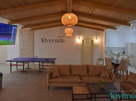 Riverside，位于迈季代勒舍姆斯的带泳池的酒店