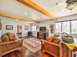 Spacious Mancos Home with Furnished Deck and Yard!，位于Mancos的酒店