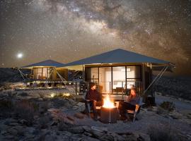 Camp Elena - Luxury Tents Minutes from Big Bend and Restaurants，位于特灵瓜的酒店