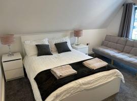 Rosey Lodge - One Bed Cousy Flat - Parking, Netflix, WIFI - Close to Blenheim Palace & Oxford - F5，位于基德灵顿的酒店