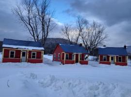 Mohawk Cottages，位于Colebrook的旅馆