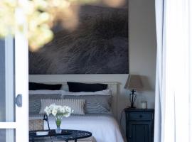 Tranquil, spacious and private garden retreat，位于沃科普的酒店