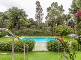 Marvelous, Secluded Villa w/ 3 BR , Pool & Garden, Kavos，位于伊斯米亚的度假屋