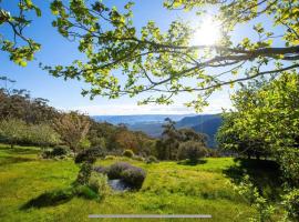 Panoramic Mountain view house on 7ha of lands，位于美德罗巴斯的别墅