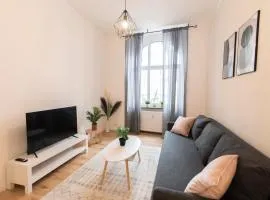 DWELLSTAY - Premium Wohnung I 95qm I 3 Schlafzimmer I großes Bad I Küche I Wohnzimmer I TV