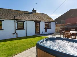 Cannich Cottage at Parbroath Farm，位于库珀的酒店