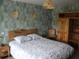 Gîte le Corbeau，位于Girondelle的酒店