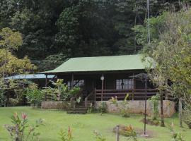 Cabañas Montañas del Tenorio，位于San Rafael的带停车场的酒店