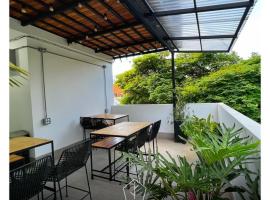 Casa hotel Los Laureles，位于麦德林的度假短租房