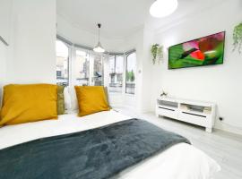 LUXURIOUS Terrace 2 Bedrooms in Relaxing Covent Garden Apartment，位于伦敦萨沃伊剧院附近的酒店