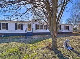 Family-Friendly Bernice Home: 2 Mi to Lake & Park!