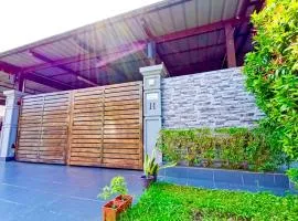 Izzara Iskandar Puteri Homestay Gelang Patah