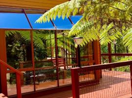Melbourne Topview Villa in Dandenong ranges near Skyhigh，位于卡洛拉马丹顿农山顶餐厅附近的酒店