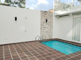 Espectacular casa con piscina privada y vistas，位于Los Patios的别墅