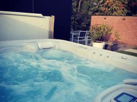 Maison comfortzone met jacuzzi，位于Kwaadmechelen的度假短租房