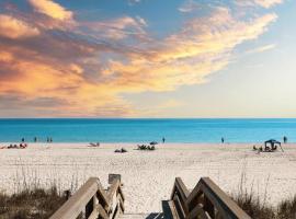 Emerald Shores: Steps from the Gulf, Navarre Beach，位于纳瓦拉的酒店