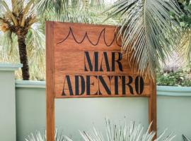 Mar Adentro Sanctuary，位于托拉的带停车场的酒店