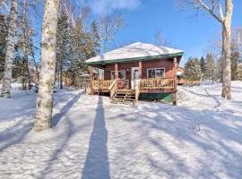 Picturesque Maine Getaway with Lake Access!，位于兰奇利的酒店