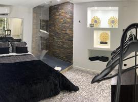 Modern Room with Indoor Shower Near the River - Quarto Moderno com Duche interior Próximo da Ribeira，位于加亚新城的青旅