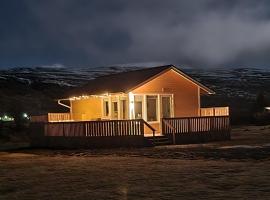 Hvammur 2 Bjarg with private hot tub，位于Drangsnes的酒店