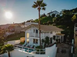 Increíble Villa de madera con vistas al mar