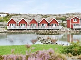 First Camp Solvik-Kungshamn，位于Väjern的海滩短租房