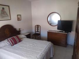 Room in Guest room - Double Room in Chalet in Toledo，位于托莱多的旅馆