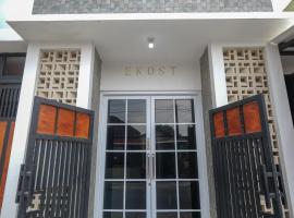 KoolKost Syariah near Luwes Gentan Park (Minimum Stay 30 Nights)，位于Sukoharjo梭罗国际机场 - SOC附近的酒店