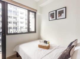 Shore 2 Apartment with Balcony，位于马尼拉的公寓