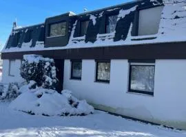 An der Skipiste 800 Meter bis Möppis Hütte