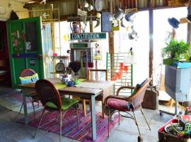 Suzie's Coffee Shop Accommodation，位于Kuilsrivier的酒店