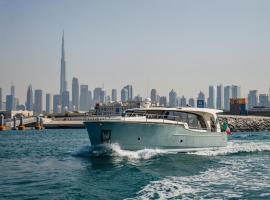 Stella Romana Yacht，位于迪拜的酒店
