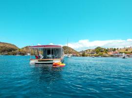 Aqualodge, Les Saintes, Terre de Haut，位于豪特尔的船屋