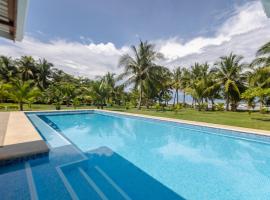 Salvatierra Beachfront Hotel，位于Puerto Coyote的酒店