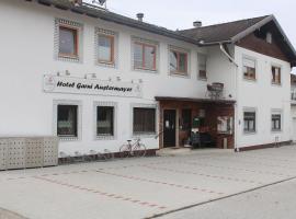 Hotel Garni Austermayer，位于特劳恩罗伊特的酒店