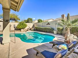 Pool, BBQ and Fire Pit Family Home in Cave Creek，位于洞溪的酒店