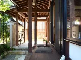 ZOKUIJINKAN GUESTHOUSe 続異人館