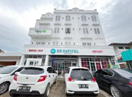 De capitol Hotel Syariah，位于Pacinongong苏丹哈桑丁国际机场 - UPG附近的酒店