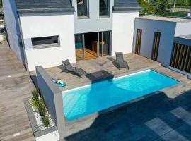 Villa Nymphéa - maison avec piscine chauffée St Gildas de Rhuys，位于圣吉勒达德吕伊的酒店