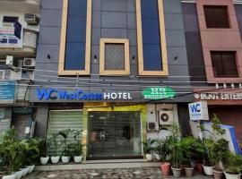 WEST COTTAS HOTEL -- Couples, Family, Corporate Favorite in Heart of Jalandhar，位于贾朗达尔的酒店