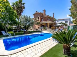 Catalunya Casas Stunning Villa with private pool 33 km to Barcelona，位于Senmanat的度假屋