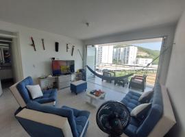 Apartamento Aqualina Orange Quinto Piso Vista a Montañas，位于吉拉尔多特的度假村