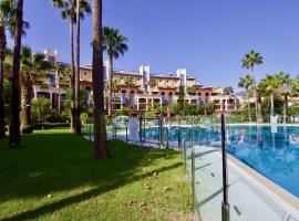 797 HOLIDAY RENTALS - BELLAGIO- Elegante piso para 6 a 1 min de la playa, con piscina interior y exterior, SPA con jacuzzi，位于贝纳尔马德纳的Spa酒店