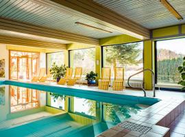 Landhotel GrünWies -Bonsai-Wellness Garni，位于洛贝格的酒店